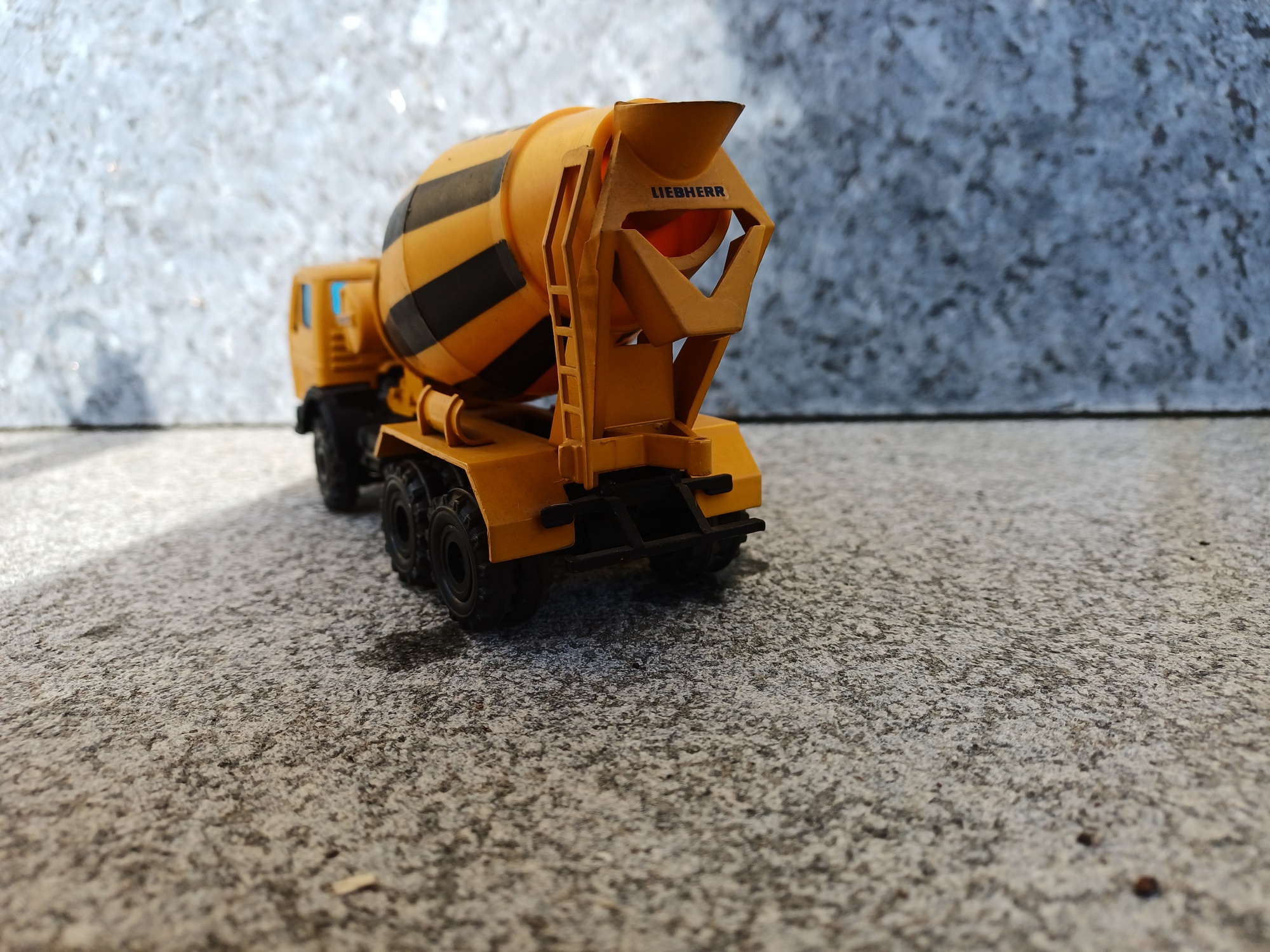 2032-9 - Rainer- Mercedes Benz 3achs Betonmischer "Liebherr"